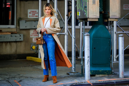 sabina socol, beige trench coat, camel suede boots, brown leather bag, crossbody bag, tory burch bag, blue jeans, cropped jeans, flare jeans, white top, orange trench coat, fashion week, frenchystyle, FW, jonathan paciullo, street style, FALL WINTER 2020-2021, AUTUMN WINTER 2020-2021, FW 20-21, horizontal, atmosphere details, full length, NYFW, NEW YORK