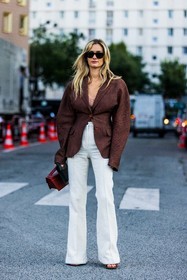 Anne Laure Mais, bag, black sunglasses, blazer, brown blazer, flare pants, oversize blazer, pants, rayban, red bag, sunglasses, white pants, street style, jonathan paciullo, FW, frenchystyle, fashion week, PFW, PARIS, SPRING SUMMER 2022, SS 22, vertical, full length