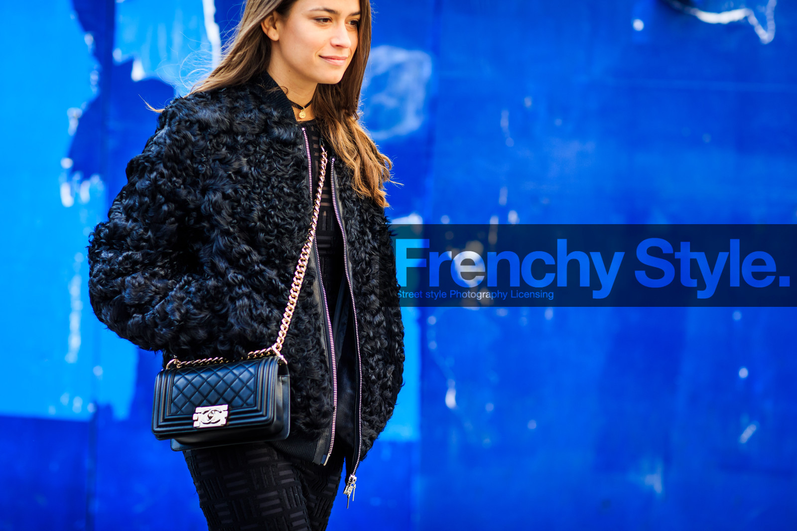 atmosphere details, AUTUMN WINTER 2016-2017, AW 16-17, aztracan, black bag, black fur, black jacket, bomber jacket, boy bag, chanel, detail, FALL WINTER 2016-2017, fashion week, frenchystyle, fur jacket, FW, FW 16-17, horizontal, jonathan paciullo, leather bag, necklace, NEW YORK, NYFW, street style, woman