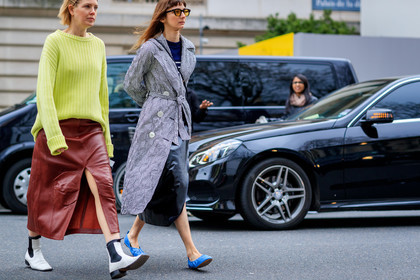atmosphere details, AUTUMN WINTER 2017-2018, AW 17-18, black skirt, blue ballerinas, brie welch, brown skirt, checked coat, céline, detail, FALL WINTER 2017-2018, fashion week, fluo, frenchystyle, FW, FW 17-18, gingham, horizontal, jonathan paciullo, leather shoes, leather skirt, megan bowman grey, PARIS, PFW, plaid, printed coat, street style, white boots, yellow sweater