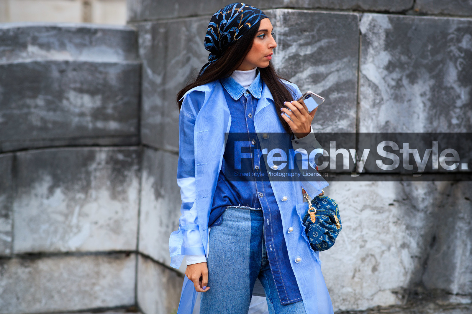 gabriella berdugo, blue scarf, blue jacket, blue jeans, blue shirt, blue bag, blue total look, denim, denim shirt, denim bag, denim total look, chain printed scarf, hair scarf, monogrammed bag, louis vuitton bag, organza jacket, sheer jacket, patchwork jeans, fashion week, frenchystyle, FW, jonathan paciullo, street style, PFW, PARIS, SPRING SUMMER 2021, SS 21, horizontal, atmosphere details, detail