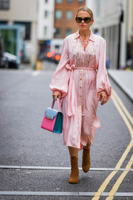 dress, midi dress, bottines, camel, pink, sunglasses, handbag, blue, necklace, fashion week, frenchystyle, FW, jonathan paciullo, street style, SPRING SUMMER 2022, SS 22, LFW, LONDON, vertical, full length