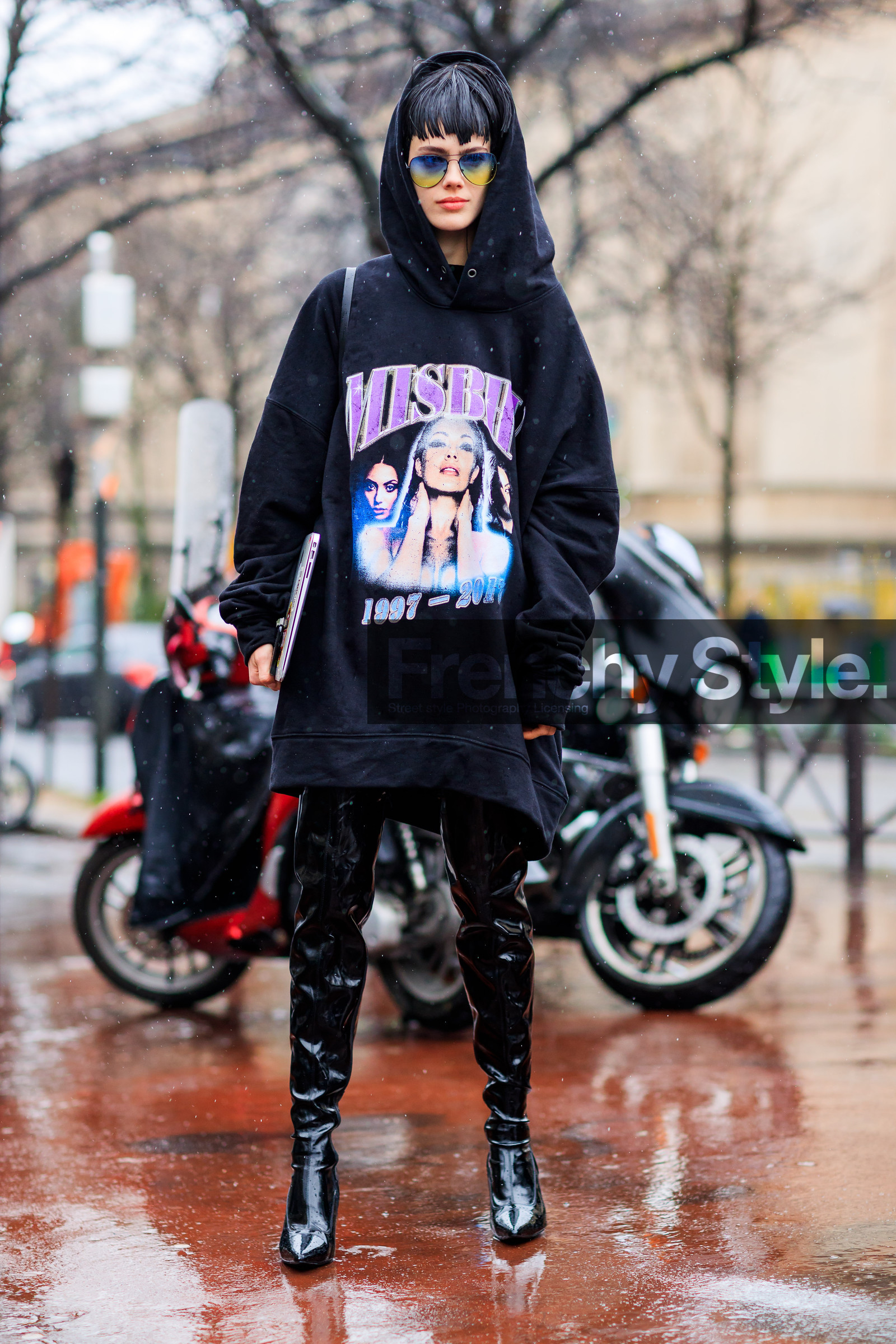 AUTUMN WINTER 2017-2018, AW 17-18, black shoes, black sweater, FALL WINTER 2017-2018, fashion week, frenchystyle, full length, fun sunglasses, FW, FW 17-18, high boots, hoodie, jonathan paciullo, model, PARIS, PFW, printed sweater, street style, sunglasses, taja feistner, varnished leather shoes, vertical