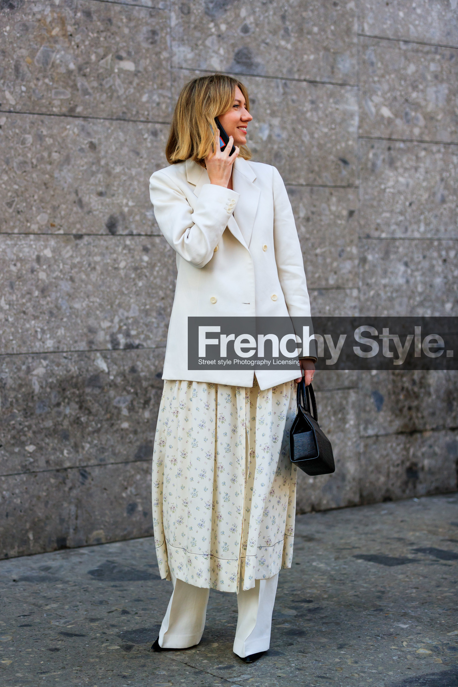 black bag, blazer, leather bag, lisa aiken, white dress, white jacket, white pants, MILAN, MFW, fashion week, frenchystyle, FW, jonathan paciullo, street style, AUTUMN WINTER 2019-2020, AW 19-20, FALL WINTER 2019-2020, FW 19-20, vertical, full length