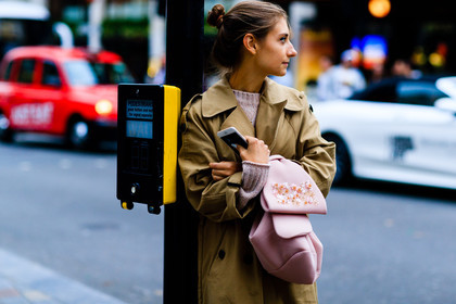 atmosphere details, beige coat, detail, embroidered bag, fashion week, frenchystyle, FW, horizontal, jenny walton, jonathan paciullo, LFW, LONDON, pink bag, SPRING SUMMER 2017, SS 17, street style, trench coat, woman