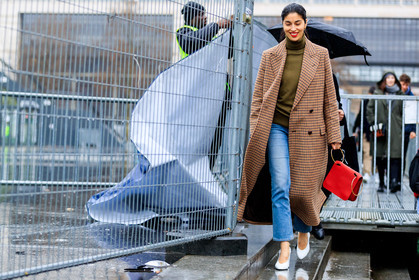 atmosphere details, AUTUMN WINTER 2017-2018, AW 17-18, beige coat, blue denim, caroline issa, checked coat, denim pants, FALL WINTER 2017-2018, fashion week, frenchystyle, full length, FW, FW 17-18, green sweater, high heels, horizontal, jeans, jonathan paciullo, leather bag, leather shoes, PARIS, PFW, plaid, printed coat, red bag, street style, trousers, white shoes
