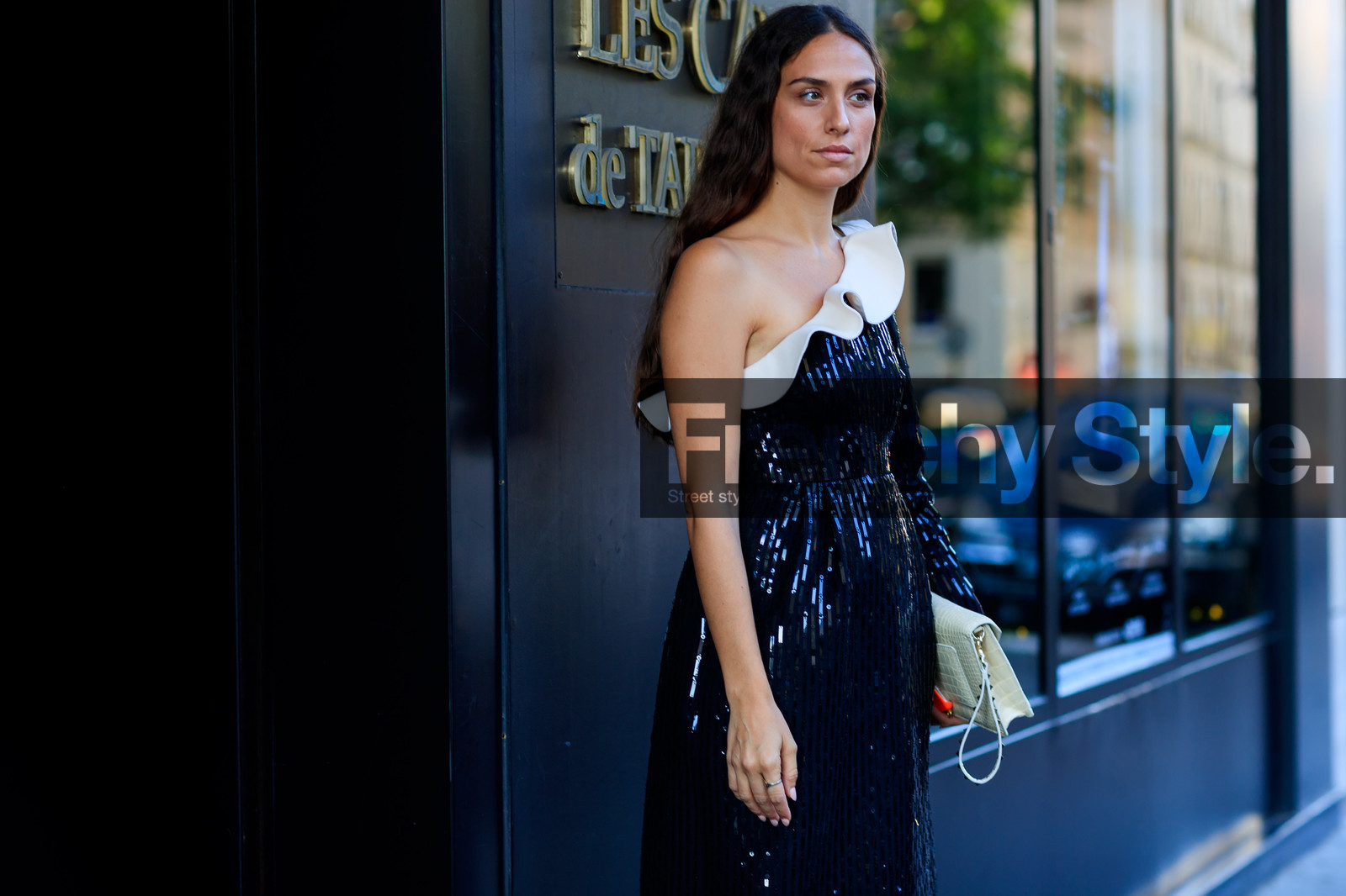black and white, black dress, glitter, graphic dress, leather bag, one shoulder, printed dress, ruffles, sequined dress, shiny dress, valentino, white bag, PFW, fashion week, frenchystyle, FW, jonathan paciullo, street style, PARIS, horizontal, atmosphere details, detail, AUTUMN WINTER 2018-2019, FALL WINTER 2018-2019, FW 18-19, erika boldrin