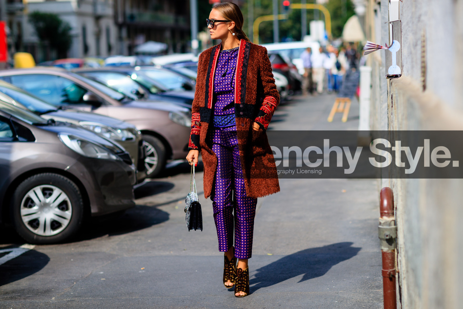 atmosphere details, brown shoes, embroidered coat, fashion week, frenchystyle, full length, FW, high heels, horizontal, jonathan paciullo, leather bag, leather shoes, MFW, MILAN, printed pants, printed top, purple pants, purple top, red coat, SPRING SUMMER 2017, SS 17, street style, suede shoes, sunglasses, trousers, velvet