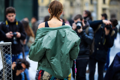 atmosphere details, AUTUMN WINTER 2016-2017, AW 16-17, back detail, black tank top, bomber jacket, braids, detail, FALL WINTER 2016-2017, fashion week, frenchystyle, FW, FW 16-17, green jacket, horizontal, jonathan paciullo, kaki jacket, LFW, LONDON, MENSWEAR, street style, tattoos