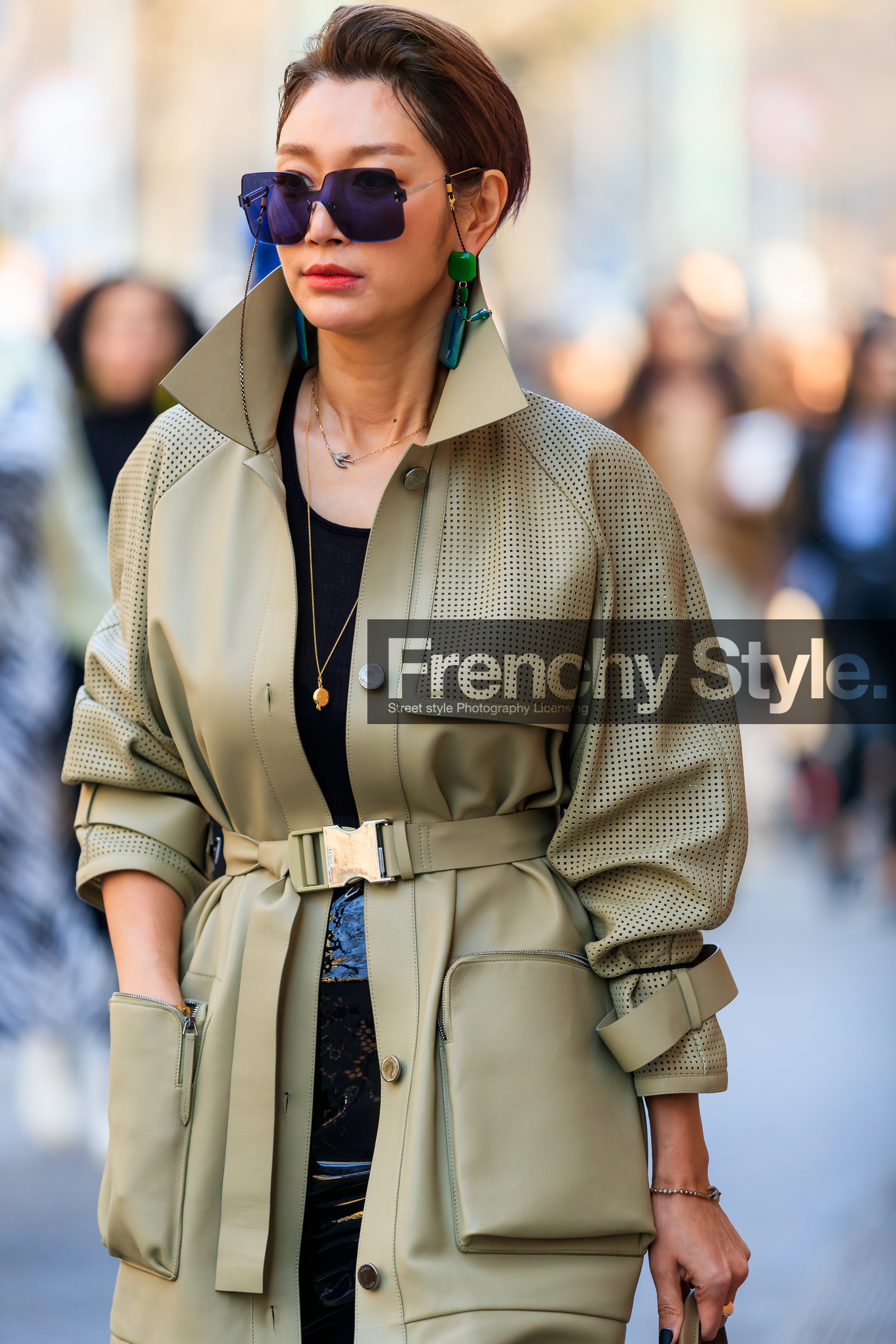 beige coat, brown bag, fendi, leather bag, leather coat, sunglasses, MILAN, MFW, fashion week, frenchystyle, FW, jonathan paciullo, street style, AUTUMN WINTER 2019-2020, AW 19-20, FALL WINTER 2019-2020, FW 19-20, vertical, atmosphere details, detail