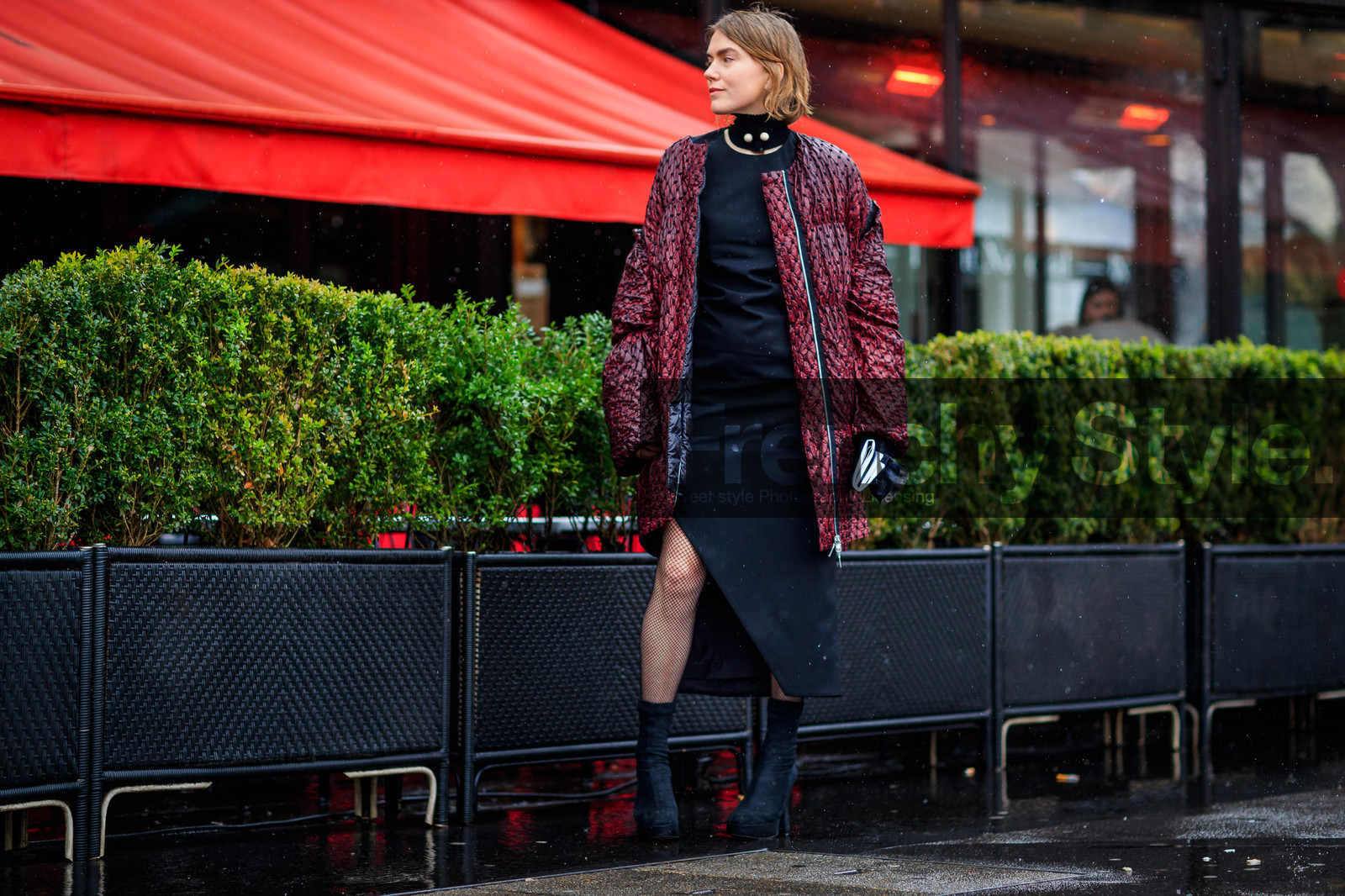 atmosphere details, AUTUMN WINTER 2017-2018, AW 17-18, black dress, black shoes, bomber jacket, FALL WINTER 2017-2018, fashion week, frenchystyle, full length, FW, FW 17-18, high heels, horizontal, jonathan paciullo, leather shoes, PARIS, PFW, red jacket, street style