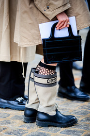 maisie williams, dior boots, close up detail, shoes detail, flat boots, black leather boots, beige boots, logo printed boots, black socks, openwork socks, fishnet socks, fashion week, frenchystyle, FW, jonathan paciullo, street style, PFW, PARIS, SPRING SUMMER 2021, SS 21, vertical, atmosphere details, detail