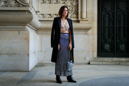 beige top, black coat, black shoes, black skirt, crop top, glitter, graphic skirt, harness, leather shoes, madelynn furlong, paco rabanne, printed skirt, printed top, sequined skirt, shiny skirt, transparent bag, PARIS, PFW, street style, jonathan paciullo, FW, frenchystyle, fashion week, AUTUMN WINTER 2019-2020, AW 19-20, FALL WINTER 2019-2020, FW 19-20, horizontal, atmosphere details, full length