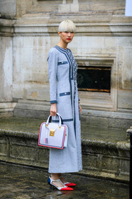 navy blue dress, striped dress, long dress, white dress, long sleeves dress, button dress, striped bag, box bag, white leather bag, white leather shoes, red leather shoes, red leather bag, navy blue leather bag, navy blue leather shoes, mary jane shoes, hand bag, kitten heels shoes, thom browne bag, thom browne dress, thom browne look, thom browne shoes, fashion week, frenchystyle, FW, jonathan paciullo, street style, PFW, PARIS, vertical, full length