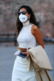 white top, white skirt, turtleneck top, sleeveless top, knit top, knitwear, belted skirt, brown leather belt, rayban sunglasses, chain strap sunglasses, scale sunglasses, covid face mask, fashion week, frenchystyle, FW, jonathan paciullo, street style, MFW, MILAN, SPRING SUMMER 2021, SS 21, vertical, detail