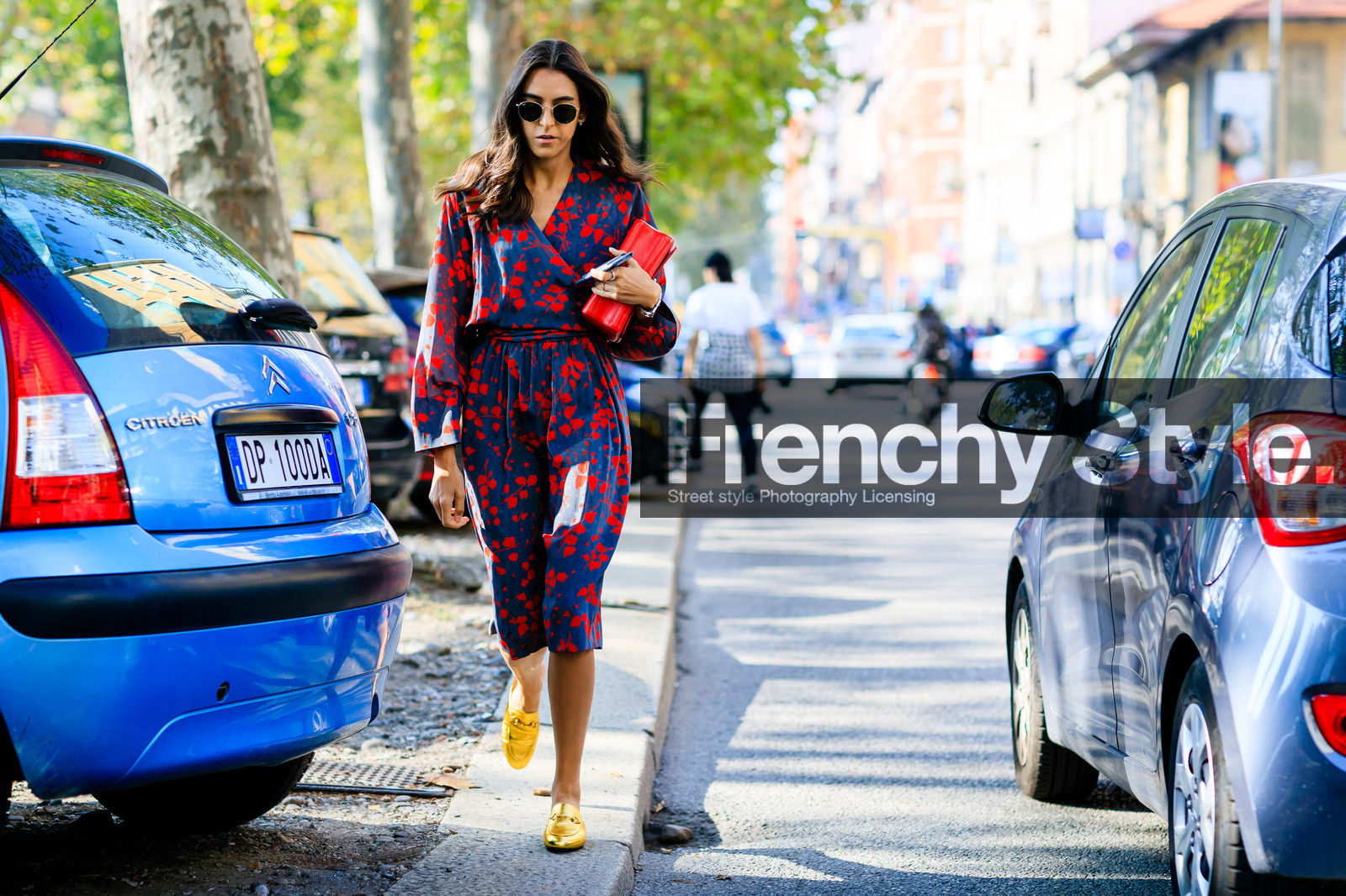 atmosphere details, blue dress, detail, fashion week, frenchystyle, FW, golden shoes, gucci, horizontal, jonathan paciullo, leather bag, leather shoes, loafers, MFW, MILAN, printed dress, red bag, shiny shoes, SPRING SUMMER 2017, SS 17, street style, sunglasses