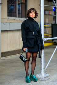 alyssa coscarelli, black dress, black pullover, black tights, black polish bag, turtleneck pullover, belted dress, long sleeves dress, mini dress, hand bag, silvered chain strap bag, platform shoes, green leather shoes, leather loafers, animal skin shoes, animal skin loafers, mini bag, fashion week, frenchystyle, FW, jonathan paciullo, street style, NYFW, NEW YORK, AUTUMN WINTER 2020-2021, FALL WINTER 2020-2021, FW 20-21, vertical, full length