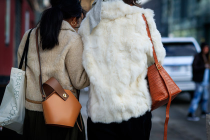 brown bag, fur jacket, leather bag, shearling, white fur, white jacket, street style, jonathan paciullo, FW, frenchystyle, fashion week, NYFW, NEW YORK, AUTUMN WINTER 2018-2019, AW 18-19, FALL WINTER 2018-2019, FW 18-19, atmosphere details, horizontal, detail