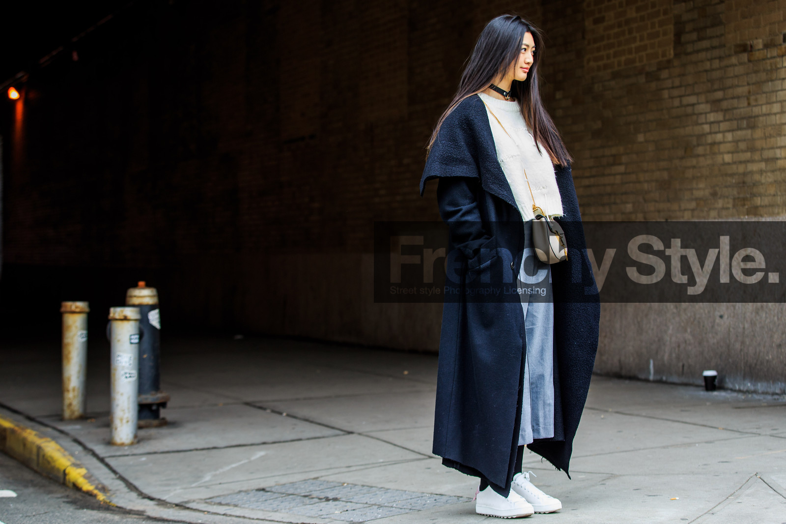 atmosphere details, AUTUMN WINTER 2016-2017, AW 16-17, black coat, chloe, chocker, fashion week, frenchystyle, full length, FW, FW 16-17, golden details, grey bag, grey pants, horizontal, jonathan paciullo, leather bag, leather sneakers, long coat, long hair, model, NEW YORK, NYFW, street style, trousers, white shirt, white sneakers, woman
