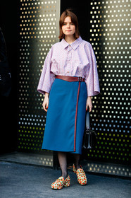 black bag, blue skirt, bordeaux, burgundy, checked, fishnet, gucci, leather bag, leather belt, leather shoes, loafers, molly and reese blustein, plaid, red belt, red shirt, tights, yellow shoes, yuwei zhangzou, fashion week, frenchystyle, FW, jonathan paciullo, street style, MFW, MILAN, AUTUMN WINTER 2019-2020, AW 19-20, FALL WINTER 2019-2020, FW 19-20, vertical, full length