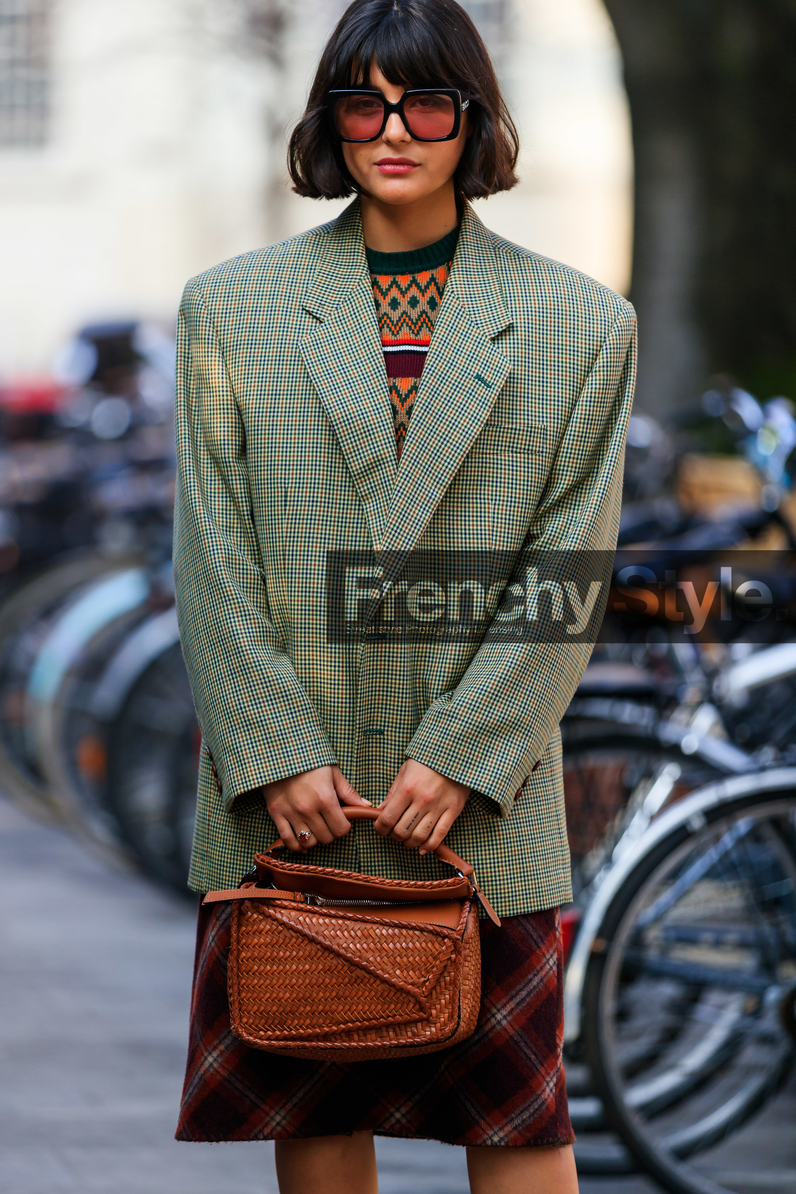 blazer, bordeaux, burgundy, camel bag, checked, graphic bag, graphic jacket, graphic skirt, green jacket, leather bag, loewe, maria bernad, multicolor sweater, plaid, prada, printed bag, printed jacket, printed skirt, printed sweater, red skirt, sunglasses, tartan, MILAN, MFW, fashion week, frenchystyle, FW, jonathan paciullo, street style, AUTUMN WINTER 2019-2020, AW 19-20, FALL WINTER 2019-2020, FW 19-20, vertical, atmosphere details, detail
