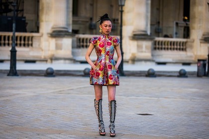 bicolor shoes, black sandals, dress, earrings, floral print, flower, gold earrings, high sandals, Jaime Xie, print, printed dress, red dress, sandals, short dress, yellow dress, fashion week, frenchystyle, FW, jonathan paciullo, street style, PFW, PARIS, SPRING SUMMER 2022, SS 22, horizontal, atmosphere details, full length