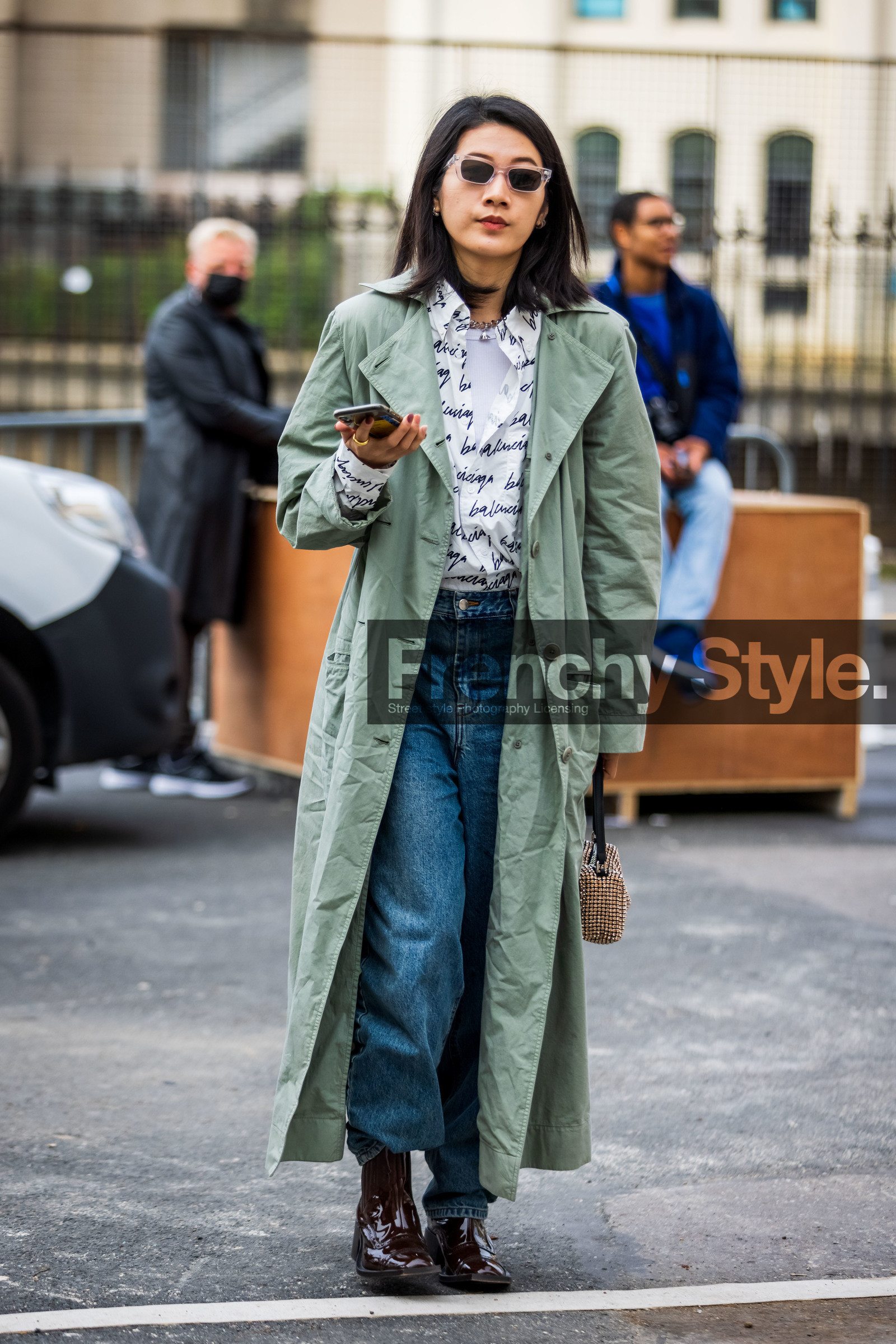 bag, balenciaga shirt, black and white shirt, blue denim, blue jean, boots, burgundy boots, denim, green trench, jean, logo print, patent boots, printed shirt, ribbed top, shirt, strass bag, sunglasses, transparent sunglasses, trench, vinyl boots, white shirt, white top, fashion week, frenchystyle, FW, jonathan paciullo, street style, PFW, PARIS, SPRING SUMMER 2022, SS 22, vertical, full length
