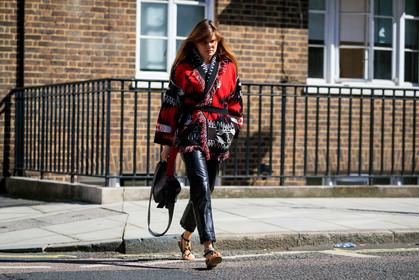 eugenie trochu, jacquard cardigan, black and red jacket, ethnic jacket, black leather pants, fringe jacket, belted jacket, black leather bag, hand bag, black leather sandals, multi straps sandals, fashion week, frenchystyle, FW, jonathan paciullo, street style, atmosphere details, horizontal, full length