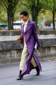 tamu mcpherson, purple coat, long coat, light yellow blouse, light yellow pants, purple leather boots, low boots, high heels boots, lavalliere collar, dangling earrings, golden earrings, golden pin, PARIS, PFW, SPRING SUMMER 2020, SS 20, fashion week, frenchystyle, FW, jonathan paciullo, street style, vertical, full length