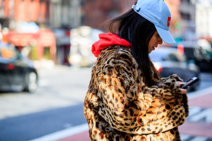 brown fur, brown jacket, fur jacket, graphic jacket, hoodie, leopard, leopard print, printed jacket, red sweater, the north face, white cap, street style, jonathan paciullo, FW, frenchystyle, fashion week, NYFW, NEW YORK, AUTUMN WINTER 2018-2019, AW 18-19, FALL WINTER 2018-2019, FW 18-19, atmosphere details, horizontal, detail