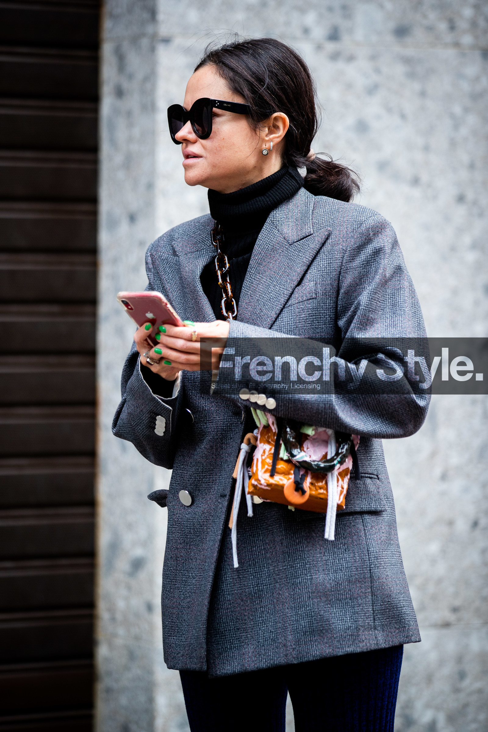 celine sunglasses, square shape glasses, grey jacket, checked jacket, crossbody bag, scale strap sunglasses, multicolor bag, plastic bag, street style, jonathan paciullo, FW, frenchystyle, fashion week, MFW, MILAN, SPRING SUMMER 2021, SS 21, vertical, detail