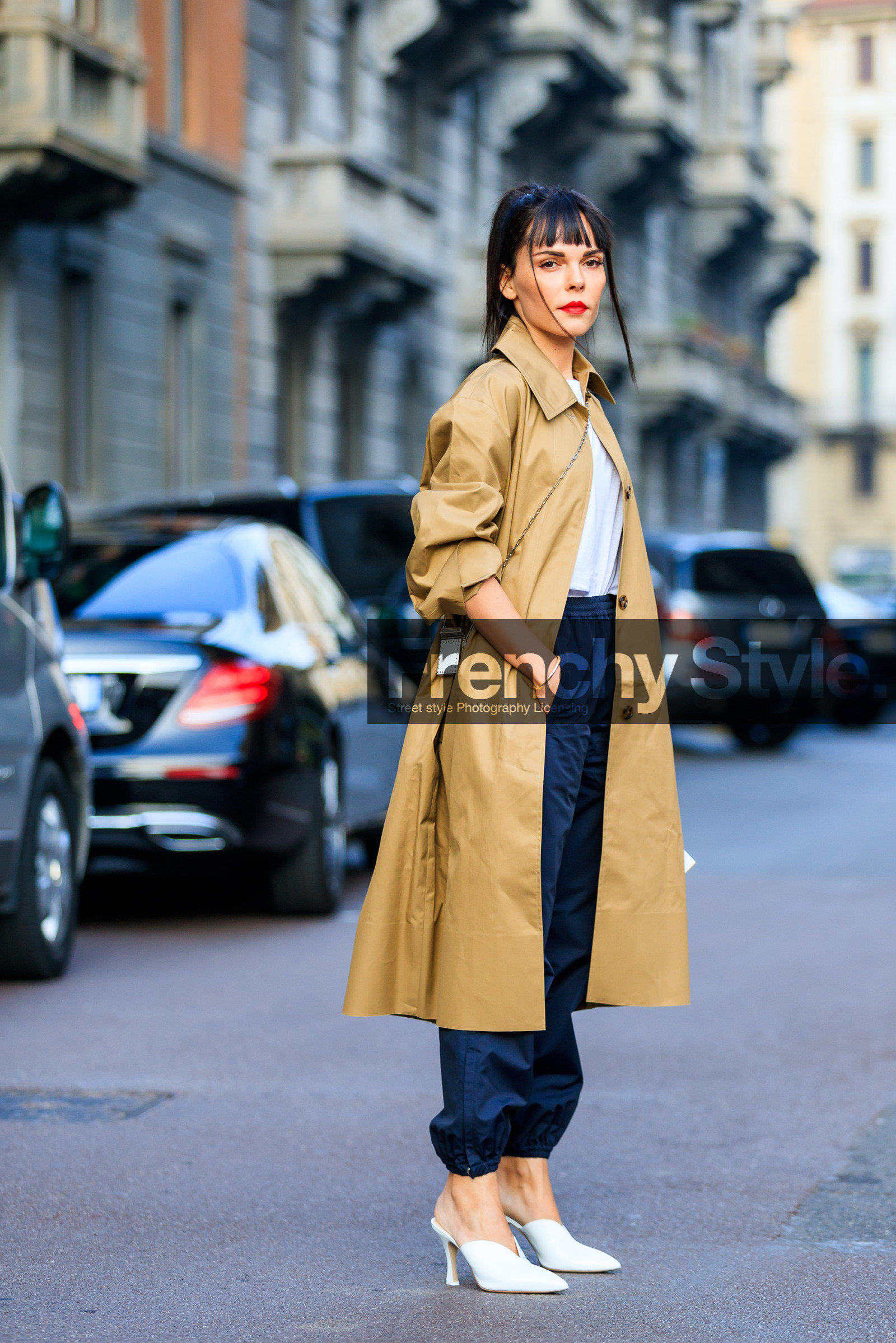 AUTUMN WINTER 2017-2018, AW 17-18, beige coat, black pants, evangelie smyrniotaki, FALL WINTER 2017-2018, fashion week, frenchystyle, full length, FW, FW 17-18, high heels, jonathan paciullo, leather shoes, MFW, MILAN, street style, sweatpants, trench coat, trousers, vertical, white shoes