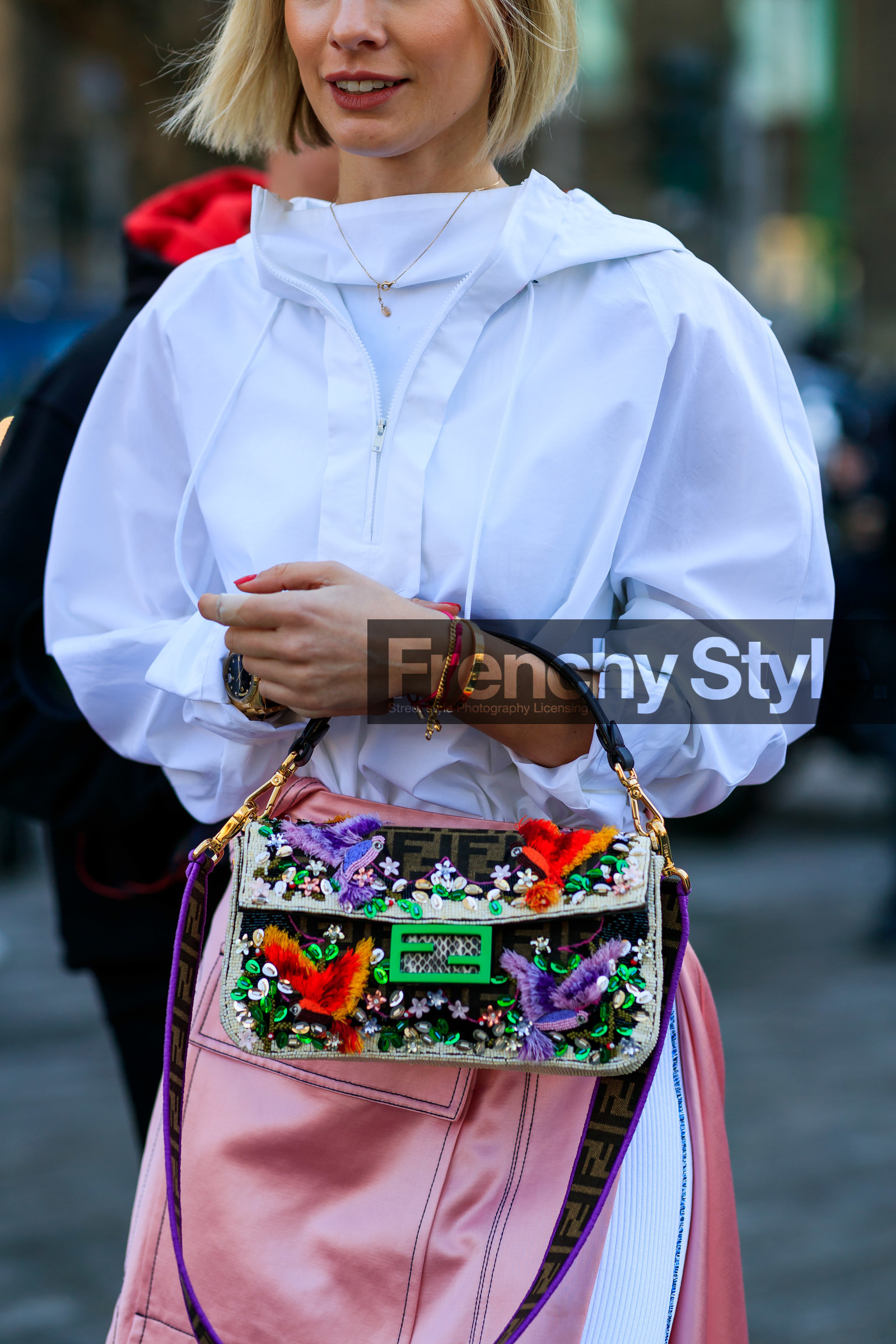 animal print, embroidered bag, fendi, floral, flowers, glitter, graphic bag, leather bag, multicolor bag, pink skirt, printed bag, sequined bag, white jacket, MILAN, MFW, fashion week, frenchystyle, FW, jonathan paciullo, street style, AUTUMN WINTER 2019-2020, AW 19-20, FALL WINTER 2019-2020, FW 19-20, vertical, atmosphere details, detail