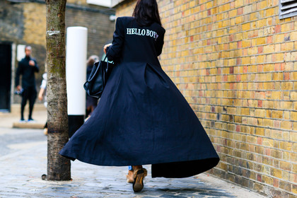 atmosphere details, back detail, black bag, black coat, detail, fashion week, frenchystyle, fur shoes, FW, gucci, horizontal, jonathan paciullo, leather bag, LFW, LONDON, long coat, SPRING SUMMER 2017, SS 17, street style, woman
