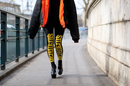 atmosphere details, AUTUMN WINTER 2017-2018, AW 17-18, black jacket, black leggings, black shoes, black sweater, black wedges, bomber jacket, detail, FALL WINTER 2017-2018, fashion week, frenchystyle, FW, FW 17-18, high heels, hoodie, horizontal, jonathan paciullo, leather shoes, PARIS, PFW, printed pants, street style, trousers, vêtements