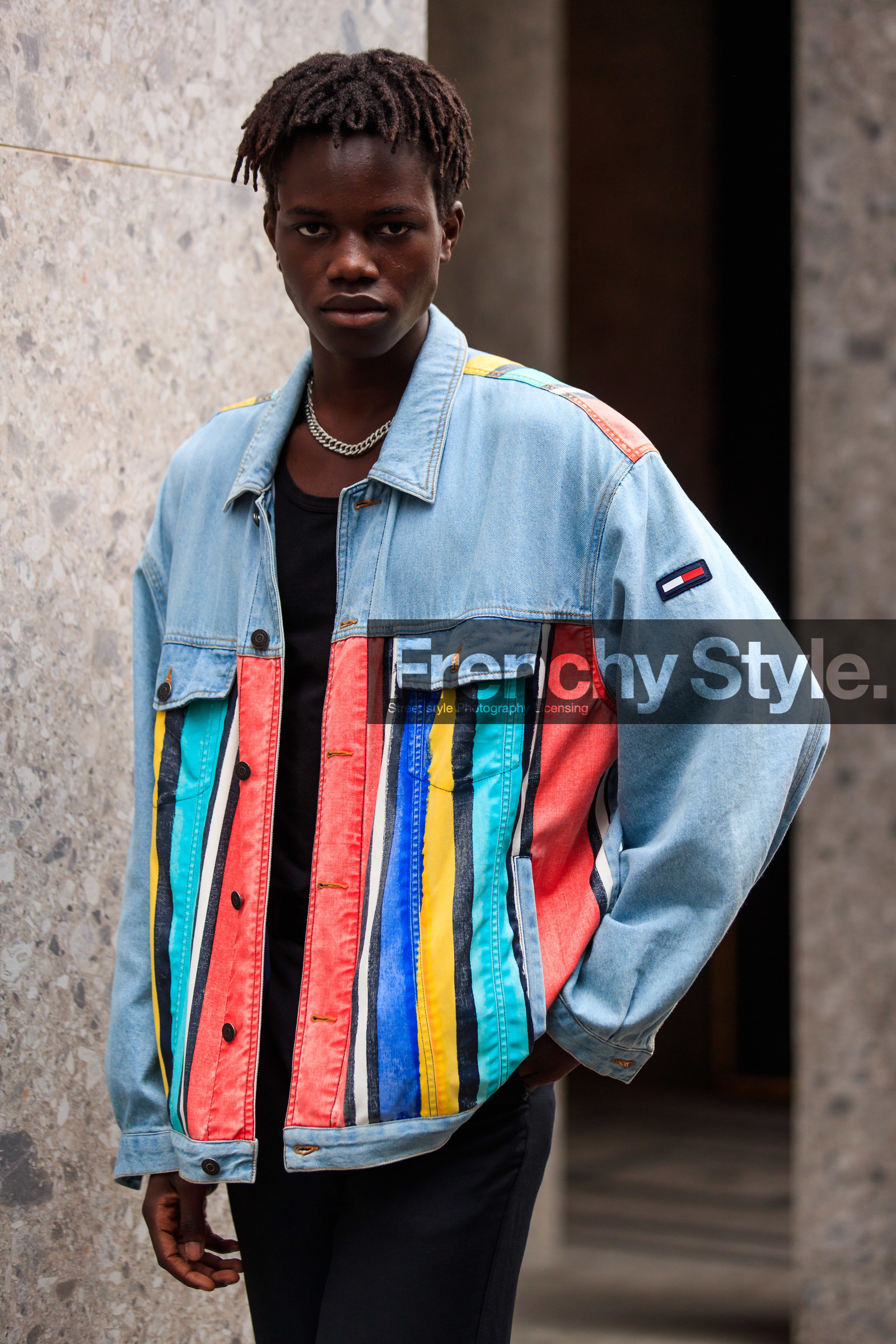 denim, denim jacket, striped jacket, multicolor jacket, red jacket, green jacket, blue jacket, silvered necklace, big chain necklace, tommy hilfiger jacket, street style, jonathan paciullo, FW, frenchystyle, fashion week, MFW, MILAN, SPRING SUMMER 2021, SS 21, vertical, detail