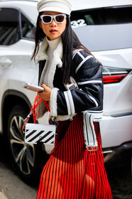 black and white bag, black jacket, christian dior, graphic bag, graphic jacket, graphic skirt, leather bag, leather jacket, off white, printed bag, printed jacket, printed skirt, red skirt, shearling, striped bag, striped skirt, sunglasses, white hat, street style, jonathan paciullo, FW, frenchystyle, fashion week, NYFW, NEW YORK, AUTUMN WINTER 2018-2019, AW 18-19, FALL WINTER 2018-2019, FW 18-19, vertical, atmosphere details, detail