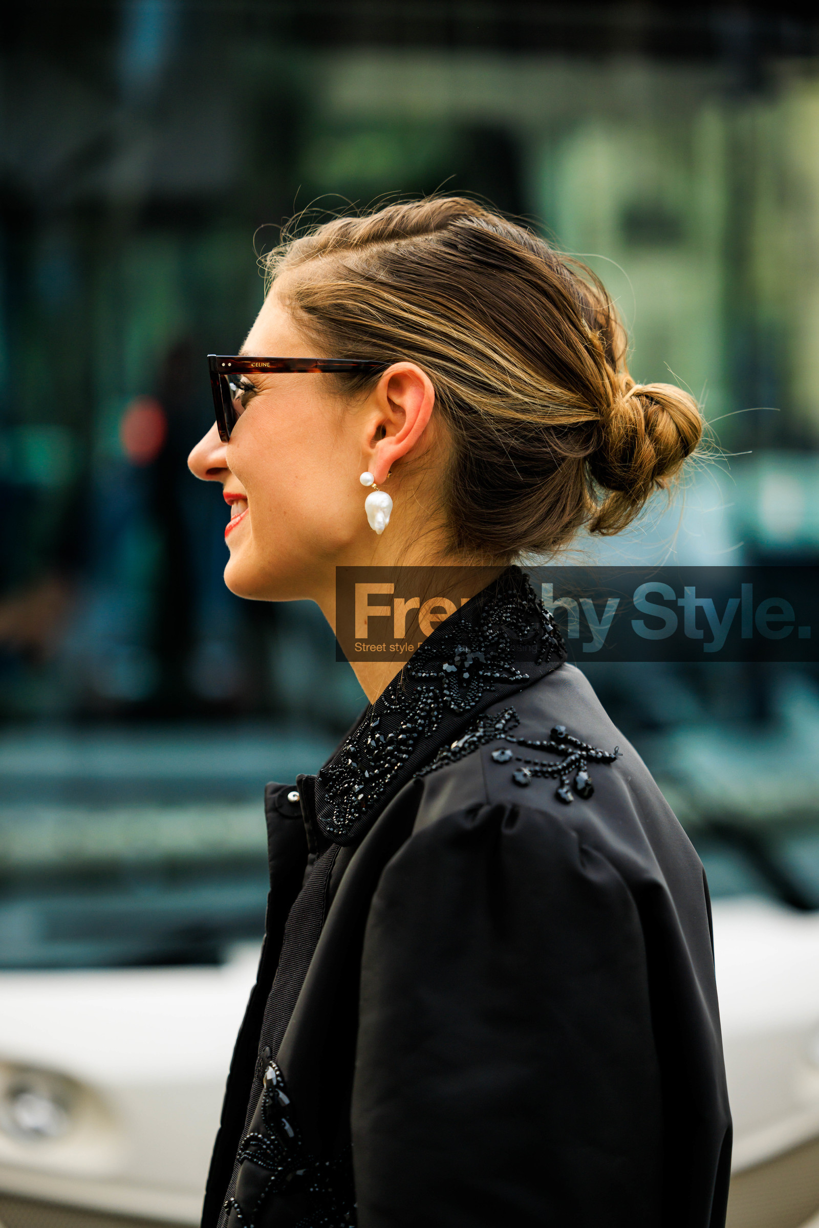 profile, pearl earrings, sunglasses, embroidered jacket black embroideries, details, jenny walton, street style, jonathan paciullo, FW, frenchystyle, fashion week, AUTUMN WINTER 2022-2023, FALL WINTER 2022_2023, FW 22-23, PFW, PARIS, vertical, detail