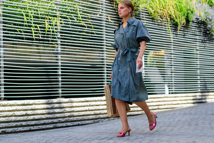 atmosphere details, belted coat, claire beermann, detail, earrings, fashion week, frenchystyle, FW, gingham, graphic coat, high heels, horizontal, jonathan paciullo, leather shoes, MENSWEAR, PARIS, PFW, pink shoes, printed bag, printed coat, printed scarf, SPRING SUMMER 2018, SS 18, straw bag, street style, trench coat