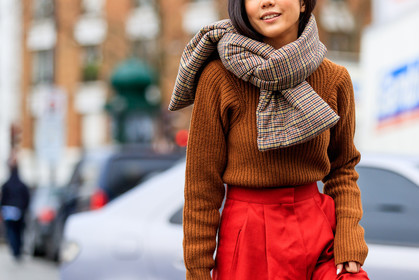 atmosphere details, AUTUMN WINTER 2017-2018, AW 17-18, brown scarf, camel sweater, detail, FALL WINTER 2017-2018, fashion week, frenchystyle, FW, FW 17-18, horizontal, jonathan paciullo, PARIS, PFW, plaid, printed scarf, red pants, street style, tartan, trousers, yoyo cao