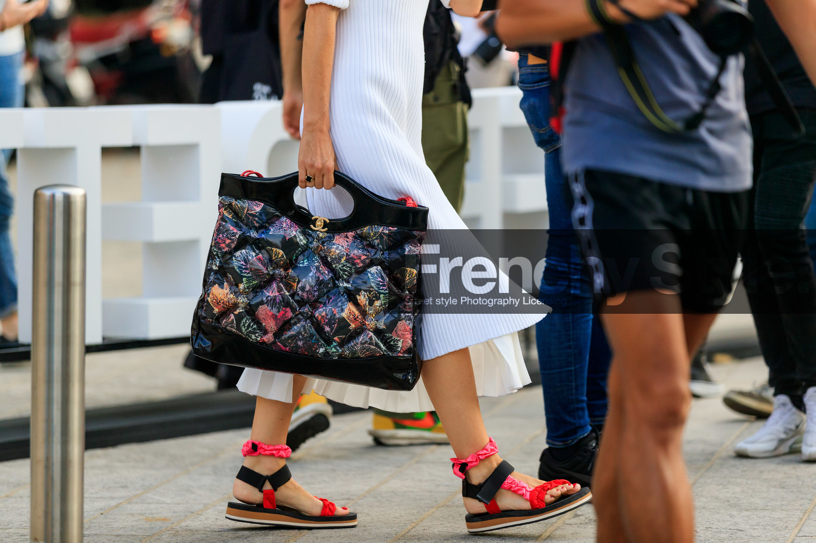 ada kokosar, chanel bag, quilted bag, hand bag, polish bag, black bag, multicolor bag, white skirt, mid long skirt, pleated skirt, flat sandals, sports sandals, pink sandals, ruffle sandals, multi straps sandals, fashion week, frenchystyle, FW, jonathan paciullo, street style, MFW, MILAN, SPRING SUMMER 2020, SS 20