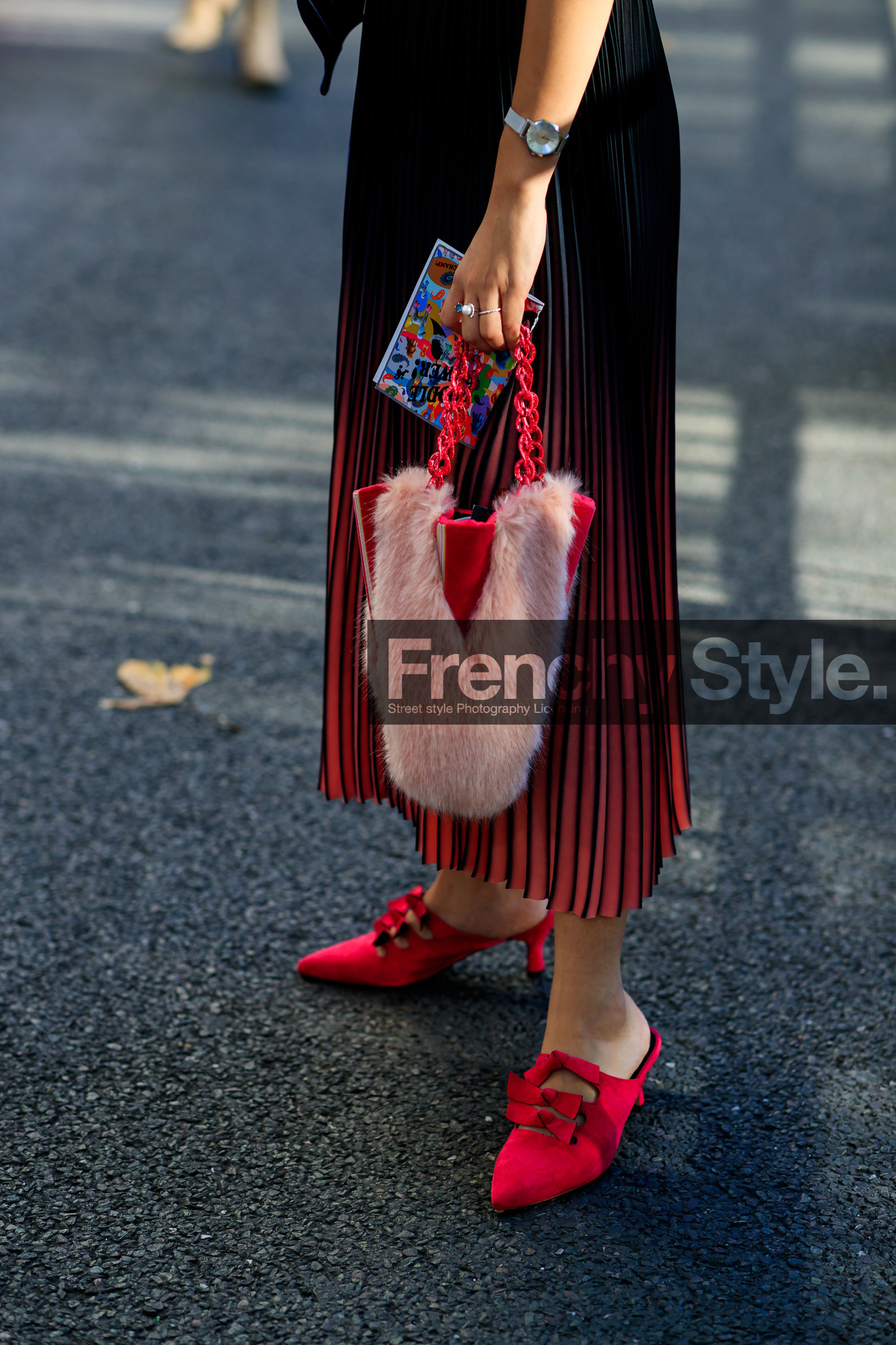 pleated skirt, fur bag, pink bag, red leather bag, hand bag, chain strap bag, heels slipper, red shoes, knot details, suede shoes, fashion week, frenchystyle, FW, jonathan paciullo, street style, vertical, detail, atmosphere details