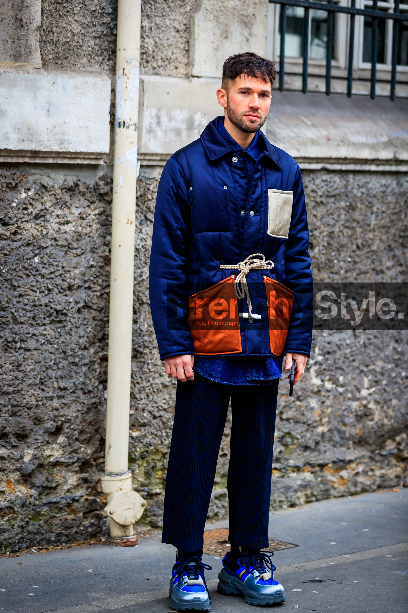 alice & j.s, JS roques, navy blue coat, navy blue jacket, orange coat, orange jacket, belted coat, belted jacket, rope belt, satin coat, satin jacket, quilted coat, quilted jacket, down jacket, navy blue pants, velvet pants, corduroy pants, blue sneakers, silvered sneakers, big sole sneakers, grey sneakers, fashion week, frenchystyle, FW, jonathan paciullo, street style, PFW, PARIS, vertical, full length