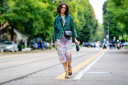 atmosphere details, black bag, black sandals, black shoes, camera, chloe hill, fashion week, frenchystyle, full length, FW, green jacket, horizontal, jonathan paciullo, leather bag, leather shoes, MFW, MILAN, printed dress, SPRING SUMMER 2017, SS 17, street style, trousers