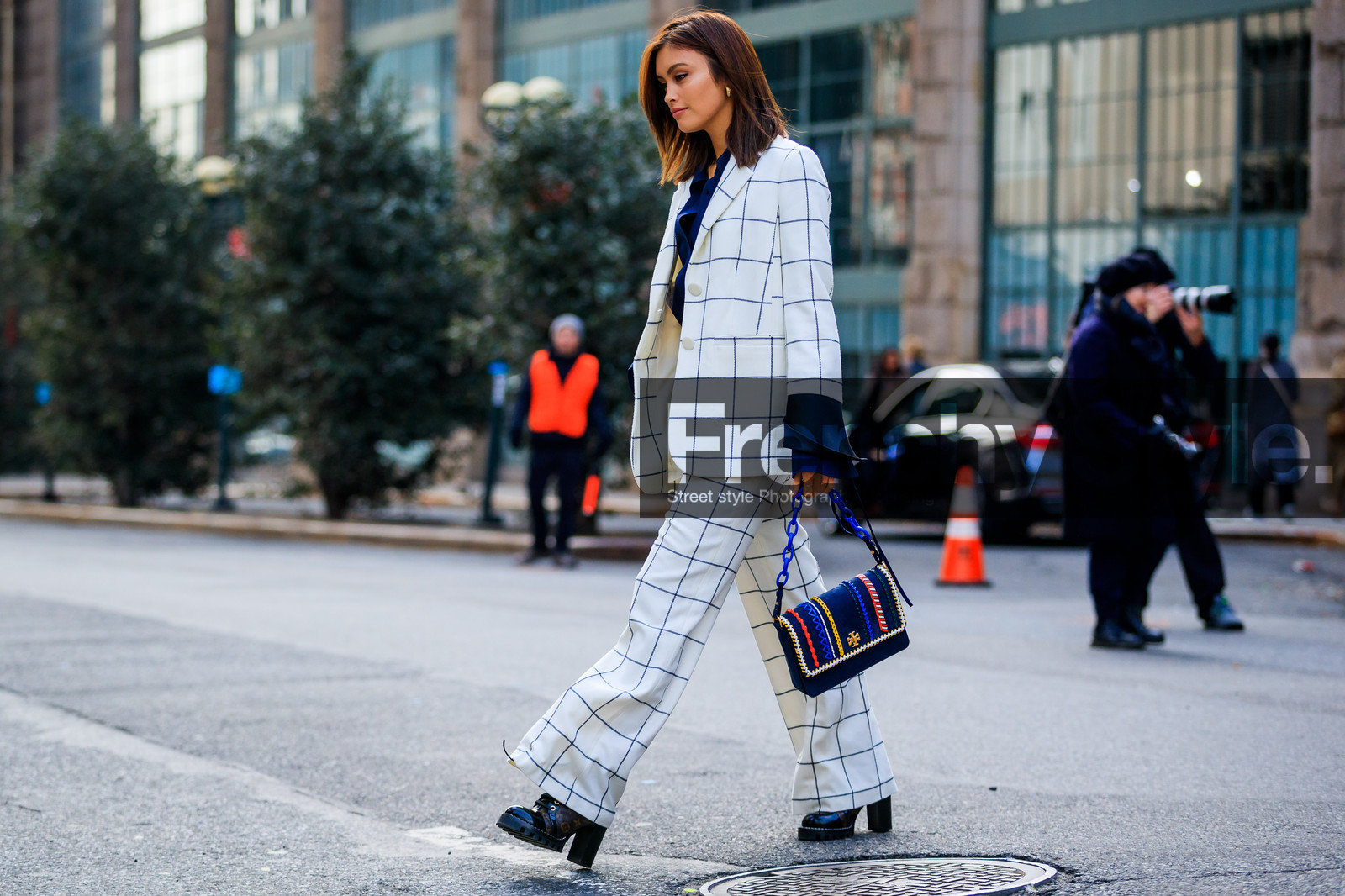 blue bag, blue shirt, checked, checked jacket, checked pants, checked suit, graphic bag, graphic jacket, graphic pants, graphic suit, high heels, leather bag, leather shoes, plaid, printed bag, printed jacket, printed pants, printed suit, tartan, trousers, white jacket, white pants, white suit, street style, jonathan paciullo, FW, frenchystyle, fashion week, NYFW, NEW YORK, AUTUMN WINTER 2018-2019, AW 18-19, FALL WINTER 2018-2019, FW 18-19, atmosphere details, horizontal, full length, sarah ellen