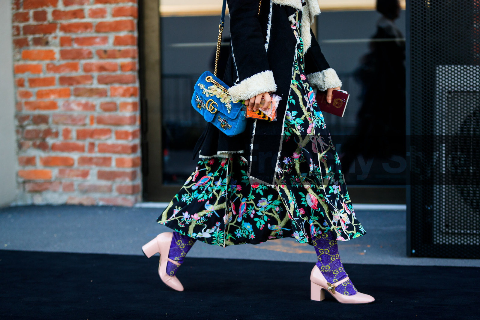 black coat, blue bag, floral, flowers, graphic bag, graphic dress, gucci, high heels, leather bag, leather shoes, multicolor dress, pink shoes, printed bag, printed dress, purple socks, fashion week, frenchystyle, FW, jonathan paciullo, street style, MFW, MILAN, AUTUMN WINTER 2018-2019, FALL WINTER 2018-2019, FW 18-19, horizontal, atmosphere details