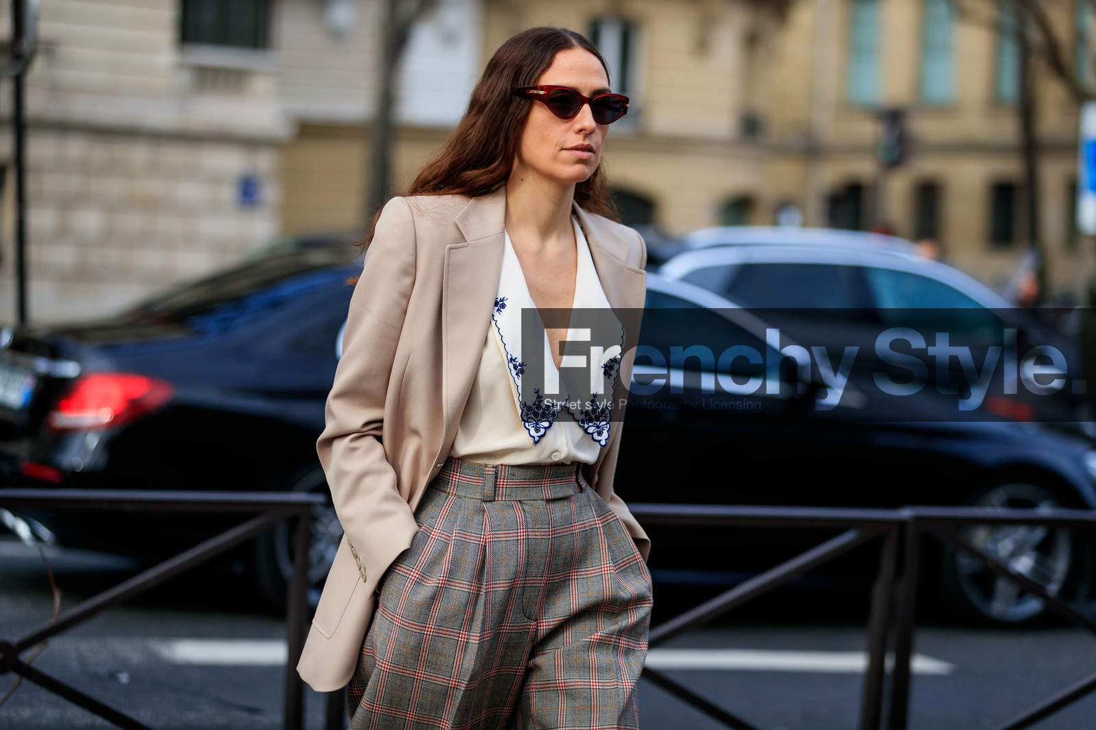 erika boldrin, light beige jacket, white shirt, checked pants, grey pants, red pants, plaid pants, high waist pants, low necked shirt, floral embroidered shirt, floral embroidered collar, red sunglasses, butterfly sunglasses, bottega veneta sunglasses, miu miu look, miu miu pants, miu miu shirt, golden earrings, hoop earrings, fashion week, frenchystyle, FW, jonathan paciullo, street style, PFW, PARIS, horizontal, atmosphere details, detail