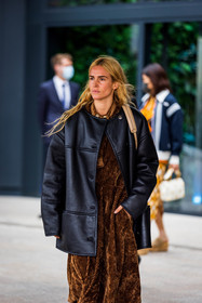black coat, Blanca Miro, brown dress, coat, cordoroy dress, dress, leather coat, velvet dress, fashion week, frenchystyle, FW, jonathan paciullo, street style, PFW, PARIS, SPRING SUMMER 2022, SS 22, vertical, atmosphere details