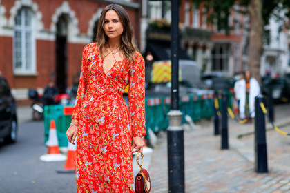 atmosphere details, chloé, detail, fashion week, floral, florrie thomas, flowers, frenchystyle, FW, graphic dress, horizontal, jonathan paciullo, leather bag, LFW, LONDON, printed dress, red bag, red dress, SPRING SUMMER 2018, SS 18, street style