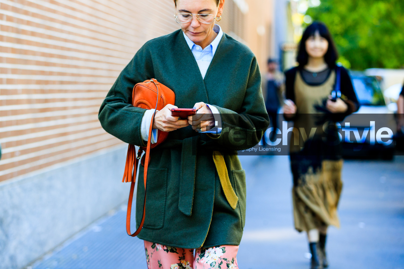 atmosphere details, detail, fashion week, floral, flowers, frenchystyle, FW, graphic pants, green jacket, gucci, horizontal, jonathan paciullo, leather bag, MFW, MILAN, orange bag, pink pants, printed pants, SPRING SUMMER 2018, SS 18, street style, trousers
